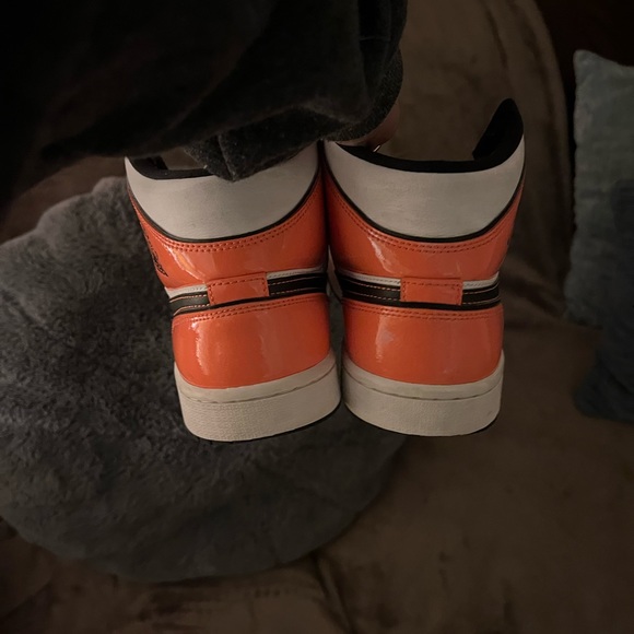 Nike Jordan 1 Mids | PATENT leather Turf Orange SE | M9.5/W11 - Picture 10 of 10